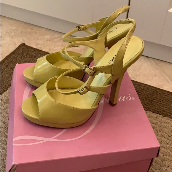 Shoes - Picture 8 of 8